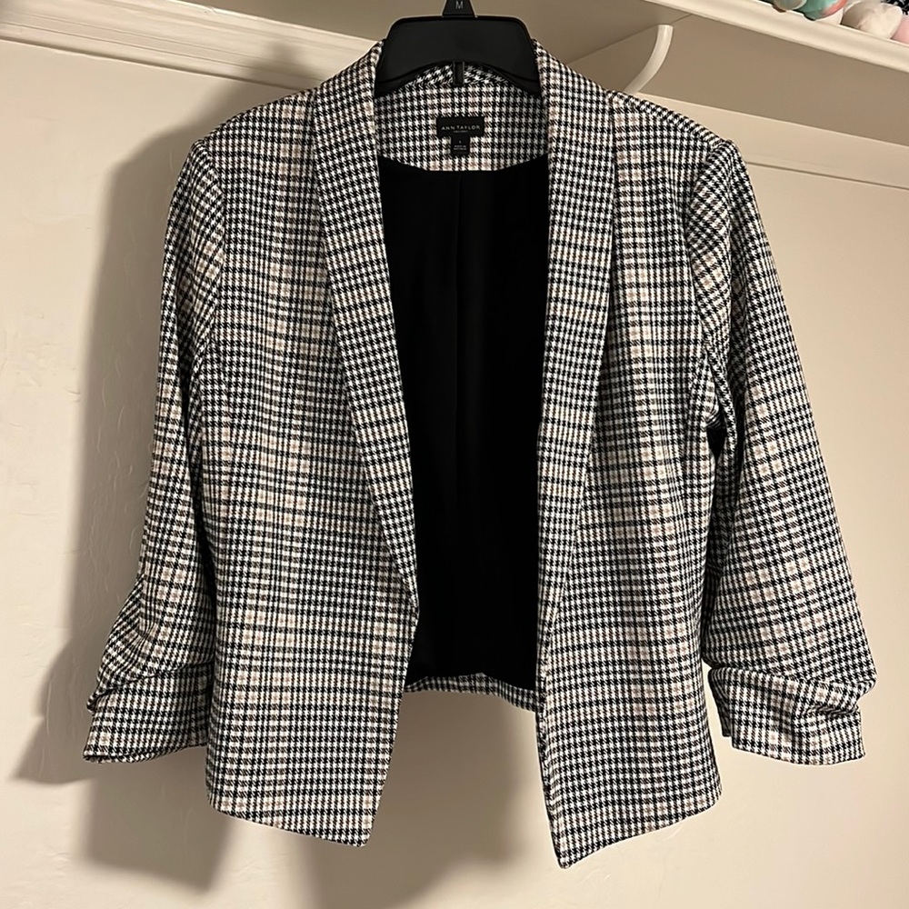 Ann Taylor Factory size Large houndstooth cropped jacket